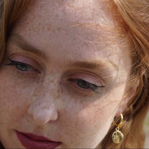 |GOLD HUGGY HOOP|☁️✨🥂 - Picture 1 of 3